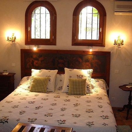 Hôtel Domaine Du Moulin à Saint-Laurent-des-Arbres Extérieur photo
