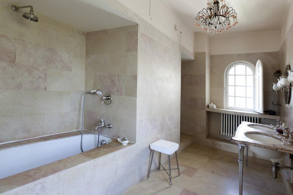 Hôtel Domaine Du Moulin à Saint-Laurent-des-Arbres Extérieur photo